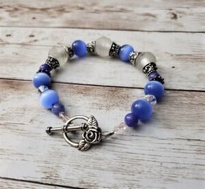 Vintage Bracelet Blue & Frosted Beads with Silver Tone Flower Clasp
